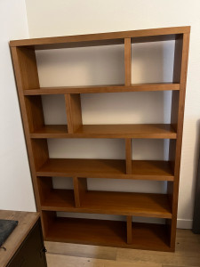 Photo de galerie - Montage d’une bibliothèque en ce jour du 23 juin 2025 chez un client à Saint Ouen