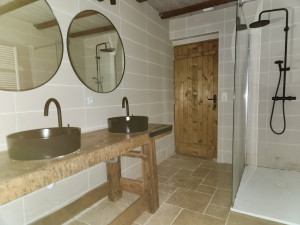 Photo de galerie - Rénovation complète douche et vasque sur un ancien établi  ( avec carrelage et placo )