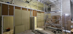 Photo de galerie - Chantier de cloison de distribution en ba18s avec isolation en laine de bois 