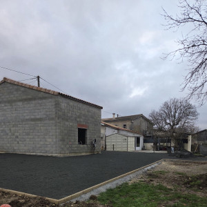 Photo de galerie - Parking de 350 m2, bordure, 250 m linéaire de clôture rigide avec soubassement et portail.