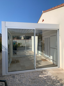 Photo de galerie - Pose coulissant alu dans pergola exsistante