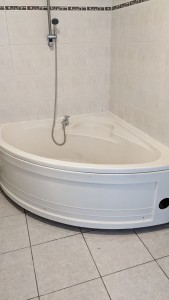 Photo de galerie - Démontage de la baignoire changement du robinet joint silicone neuf