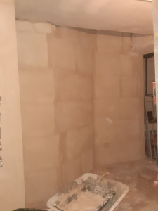 Photo de galerie - Création d' une séparation en siporex 