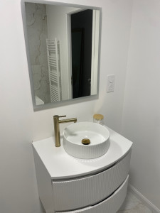 Photo de galerie - Pose meubles vasque miroir 