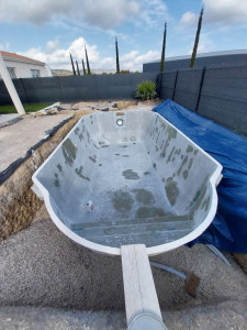 Photo de galerie - Piscines osmosé réparation choucroute et refribrage au mat 450 doublé finition gelcoat et topcoat 