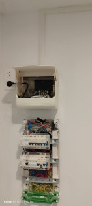 Photo de galerie - Installation RJ 45  et Switch internet pour appartement en Airbnb .