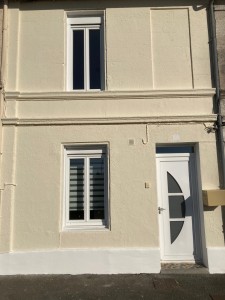 Photo de galerie - Ravalement de façade, nettoyage hp, réparation, ratissages encadrement et soubassement suivi de 2 couches de peinture acrylique d2 pro 