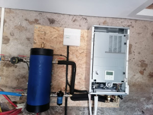 Photo de galerie - ✨ Installation de pompe à chaleur – Performance et efficacité énergétique 

✅ Montage soigné et sécurisé avec isolation des conduits pour un rendement optimal.
✅ Installation conforme aux normes pour une utilisation en toute sérénité.