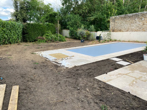 Photo de galerie - Avant gazon et pose du système d’arrosage 