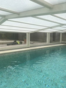 Photo de galerie - Nettoyage d'un abri de piscine