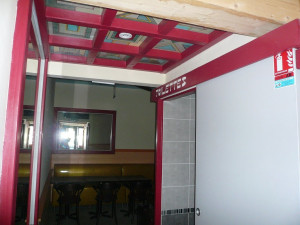 Photo de galerie - Rénovation d'un bar aux Houches (haute savoie) Plafond du dégagement entre deux pièces.