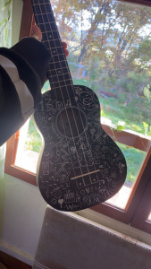 Photo de galerie - Custom d’un ukulele