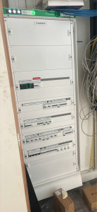 Photo de galerie - Bricoler dans un tableau électrique