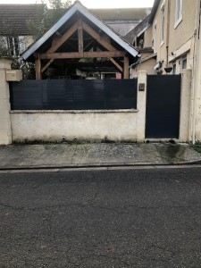 Photo de galerie - Réfection d'une devanture de maison + création d'une porte avec des règles de maçon