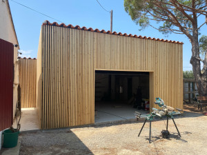 Photo de galerie - Habillage bois d’un garage 