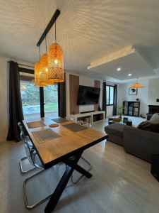 Photo de galerie - Réalisation d’un salon complet, placo, parquet, création meuble placo et béton ciré