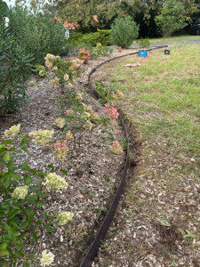 Photo de galerie - Pose de bordure acier corten