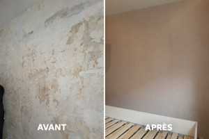 Photo de galerie - Avant / Après rénovation murale ✨ Dépose de papier peint, traitement anti-humidité, ponçage, pose de toile de verre et mise en peinture pour un rendu propre, lisse et durable. Travail soigné avec finitions impeccables.