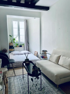 Photo de galerie - Prestation de ménage par une de nos prestataires pour un logement Airbnb situé dans le VI ème arrondissement de Paris.