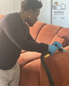 Photo de galerie - Nettoyage d’un canapé à domicile 