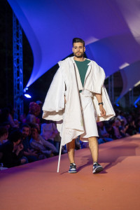 Photo de galerie - Bonjour ? voici l’une des tenues que j’ai réalisé pour le concours de la ville de Montfermeil et LVMH avec laquelle j’ai gagné 