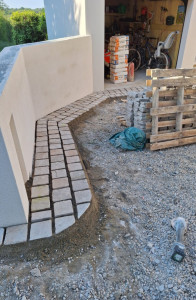 Photo de galerie - Pose de pavé en pierre naturelle.
Terrassement également réaliser par nos soin