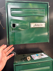 Photo de galerie - Ouverture de boîte aux lettres