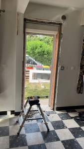 Photo de galerie - Montage porte entrée 