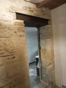 Photo de galerie - Passage de porte établi à 2m, finition joints gratté 