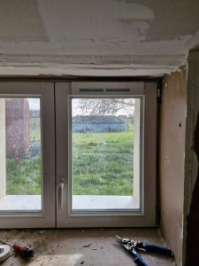 Photo de galerie - Perçage Fenêtres PVC et pose de mortaises Hydroreglables 