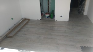 Photo de galerie - Pose parquet flottant dans une pièce d'environ 10m²