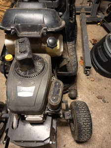 Photo de galerie - Entretien complet tondeuse autoportée