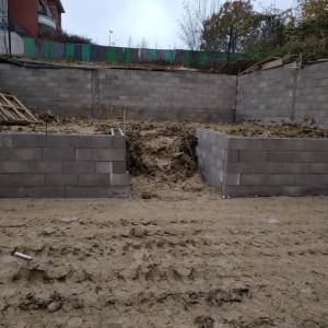Photo de galerie - Clôture en parpaing et travaux de nivellement de terrain 