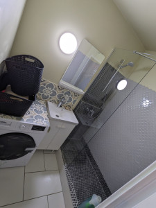 Photo de galerie - Faire douche carrelage paroi douche installer nouveau lavabo miroir électrique 