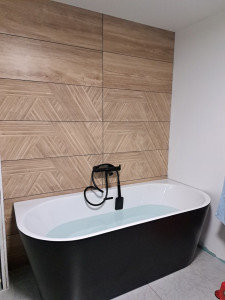 Photo de galerie - Pose de baignoire semi ilot 