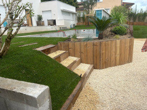 Photo de galerie - Retenue en bois gazon 