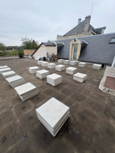 Photo de galerie - 200 dalles béton montée au 1er etage 