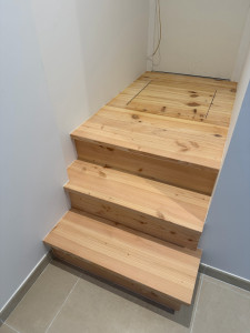 Photo de galerie - Fabrication escalier au dessus du vide sanitaire avec trappe d’accès