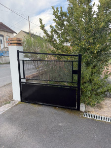 Photo de galerie - Mise en peinture portail 