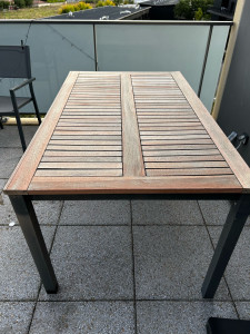 Photo de galerie - Table poncer pour refaire le vernis 