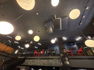 Photo de galerie - Installation de lustre.