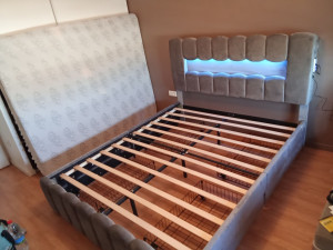 Photo de galerie - Montage lit lumière avec quatre tiroirs chez Ikea