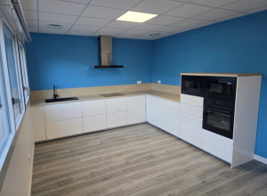 Photo de galerie - Accompagnement du client de A a Z pour la pose de sa cuisines ( prise de mesures , adaptation de la plomberie ) 