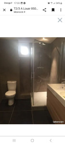 Photo de galerie - Pose de fenêtre et de carré de salle de bain 
