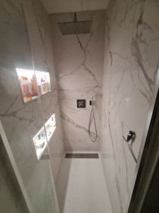 Photo de galerie - Installation d'une douche avec robinneterie encastré.