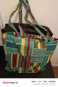 Photo de galerie - Je vends des sacs fait avec du pagne tissu africain que j'ai moi même cousu à 10€.

Intéressez d'acheter ou que je vous le coude n'hésitez pas à m'écrire.

Merci.
