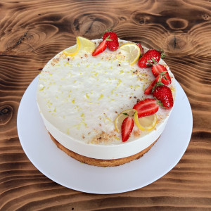 Photo de galerie - Entremets fraises citron 