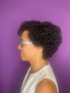Photo de galerie - Coupe de cheveux sur cheveux frisés 