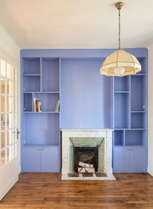 Photo de galerie - Fabrication et pose d'une bibliothèque sur mesure conçue par notre client dans un appartement au centre de Biarritz.