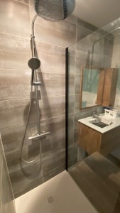 Photo de galerie - Renovation d’une salle de bain complete .